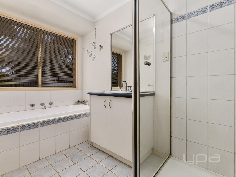 18 Christina Crescent, Kurunjang VIC 3337