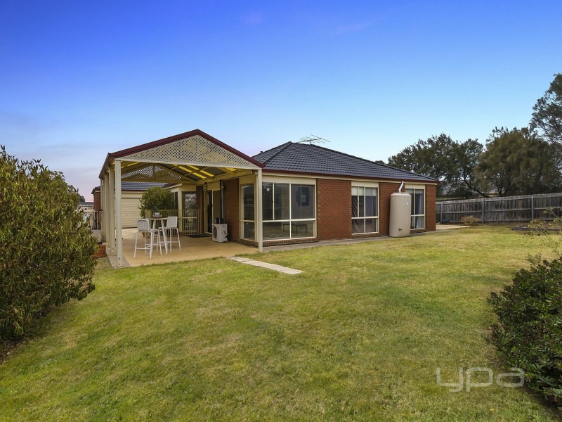 18 Christina Crescent, Kurunjang VIC 3337