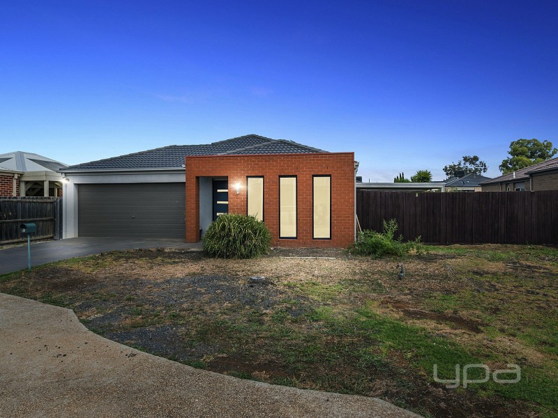 8 Melrome Court, Kurunjang VIC 3337