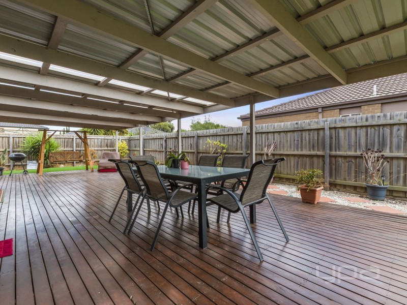8 Melrome Court, Kurunjang VIC 3337
