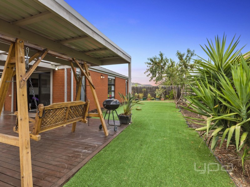 8 Melrome Court, Kurunjang VIC 3337