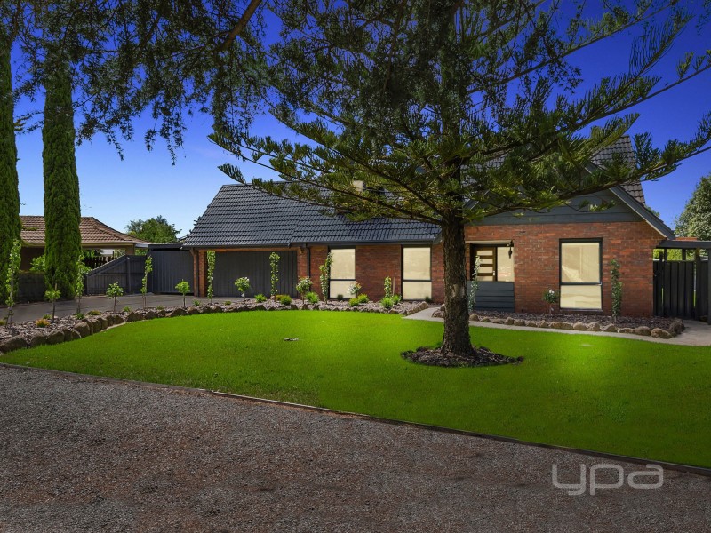 5 Denise Place, Melton West VIC 3337