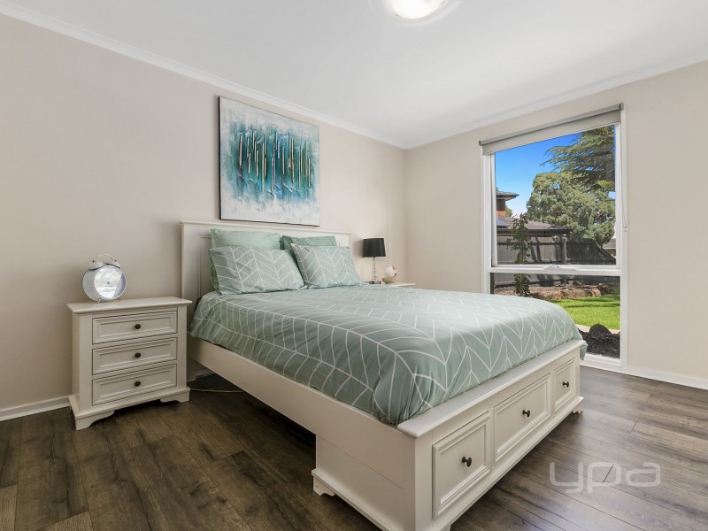 5 Denise Place, Melton West VIC 3337