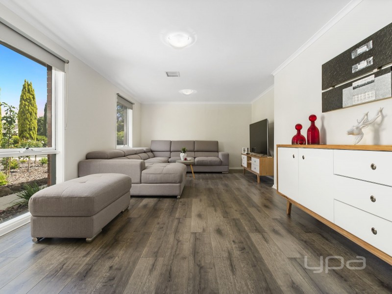 5 Denise Place, Melton West VIC 3337