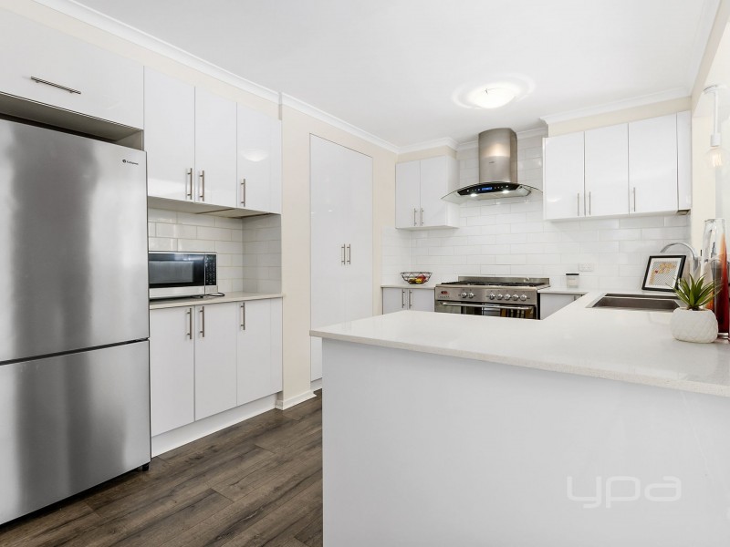 5 Denise Place, Melton West VIC 3337