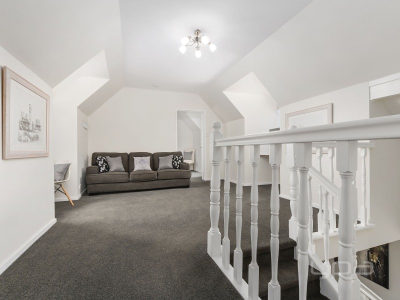 5 Denise Place, Melton West VIC 3337