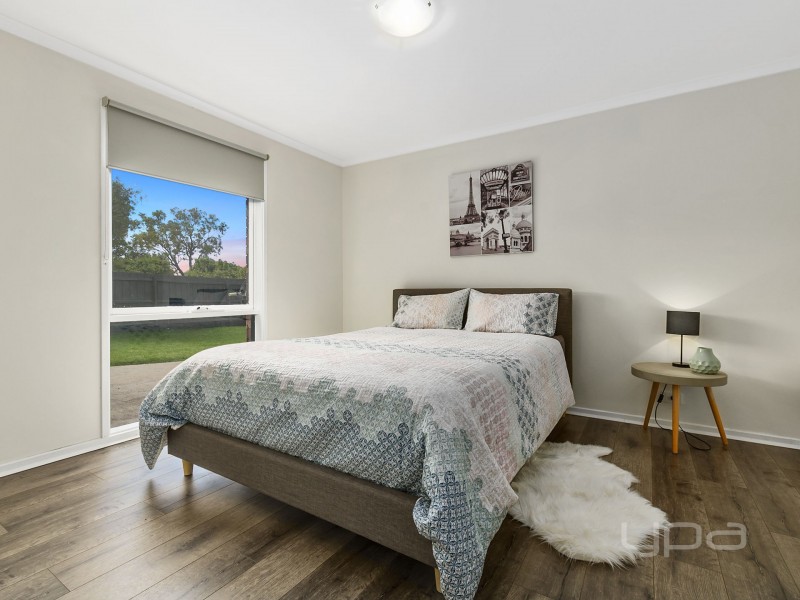 5 Denise Place, Melton West VIC 3337