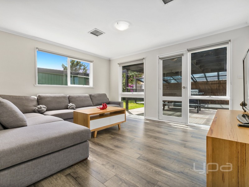 5 Denise Place, Melton West VIC 3337