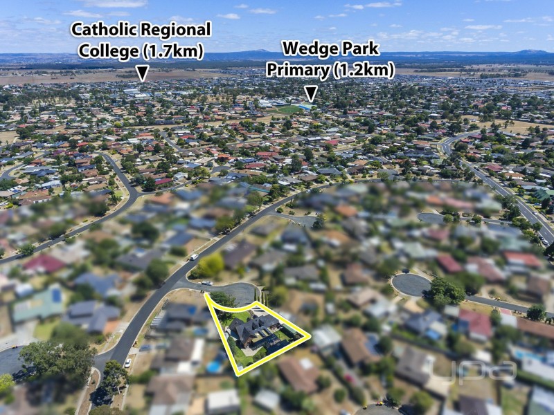 5 Denise Place, Melton West VIC 3337