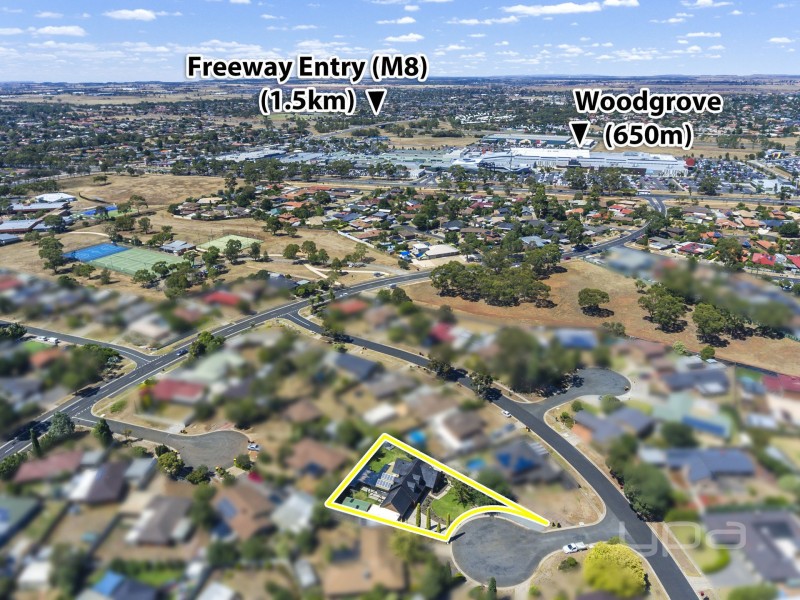 5 Denise Place, Melton West VIC 3337