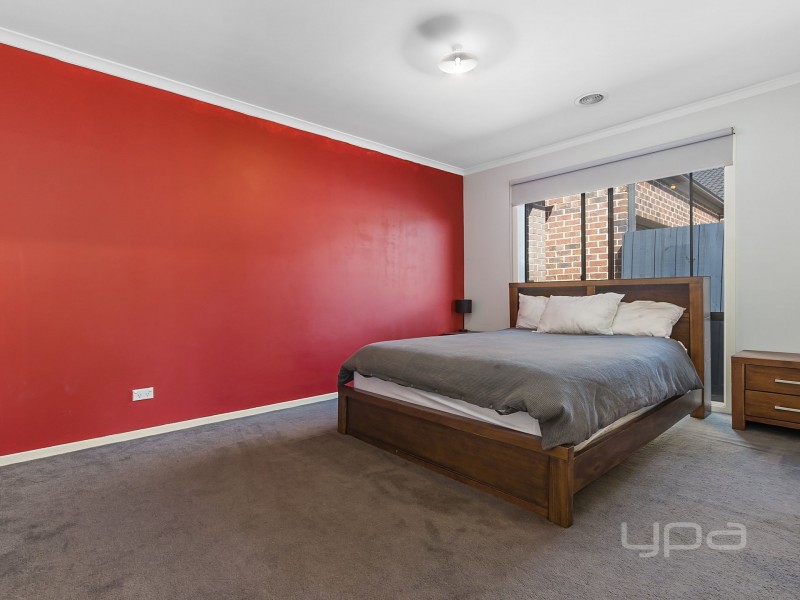 15 Turf Club Boulevard, Melton South VIC 3338