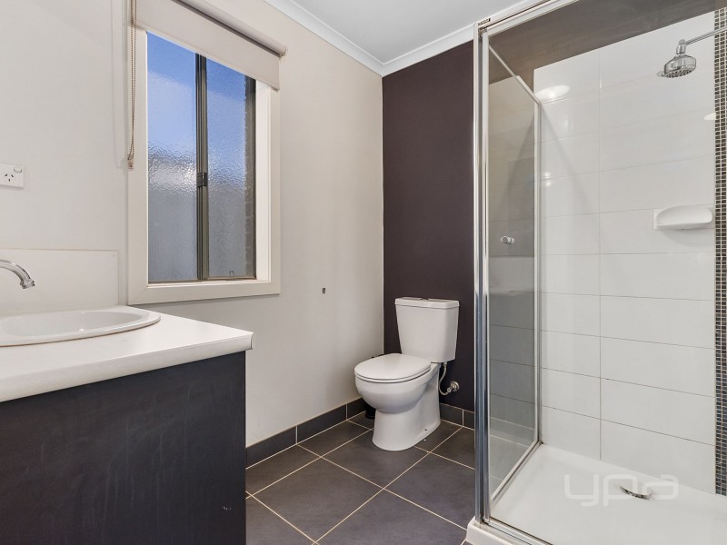 15 Turf Club Boulevard, Melton South VIC 3338