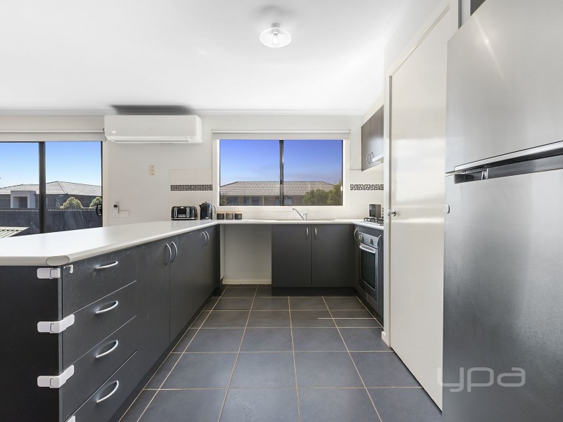 15 Turf Club Boulevard, Melton South VIC 3338