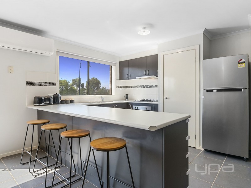 15 Turf Club Boulevard, Melton South VIC 3338