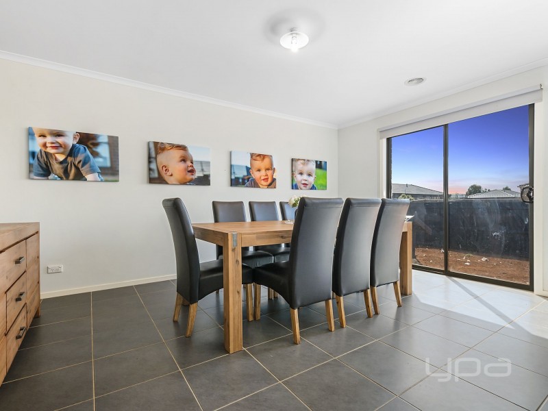 15 Turf Club Boulevard, Melton South VIC 3338