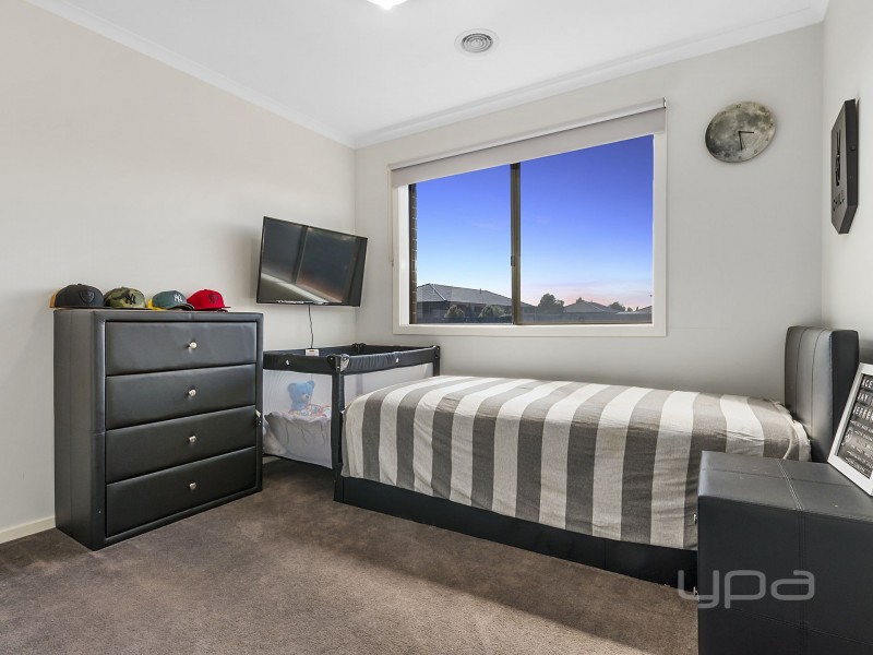 15 Turf Club Boulevard, Melton South VIC 3338