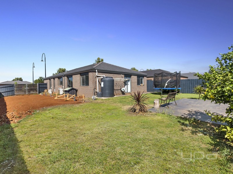 15 Turf Club Boulevard, Melton South VIC 3338
