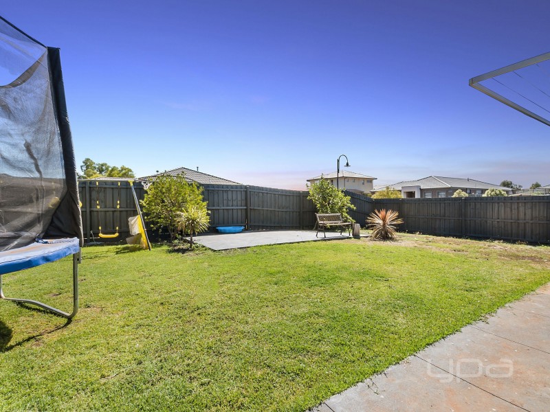 15 Turf Club Boulevard, Melton South VIC 3338