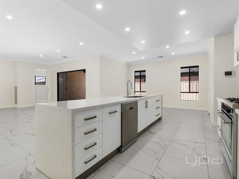 5 Lucerne Way, Darley VIC 3340