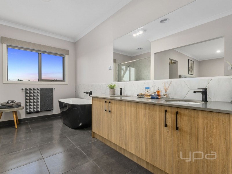 4 Pelican Point, Hopetoun Park VIC 3340