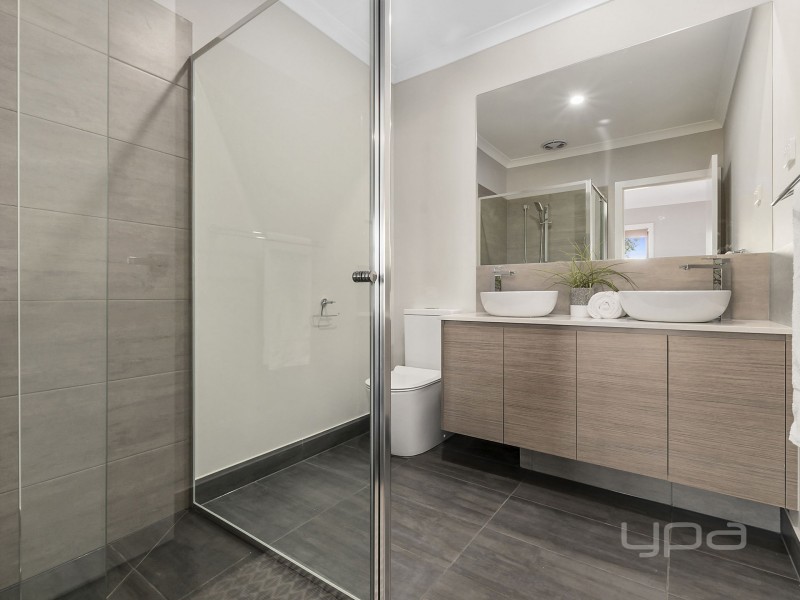 2/19 Brookfield Avenue, Brookfield VIC 3338