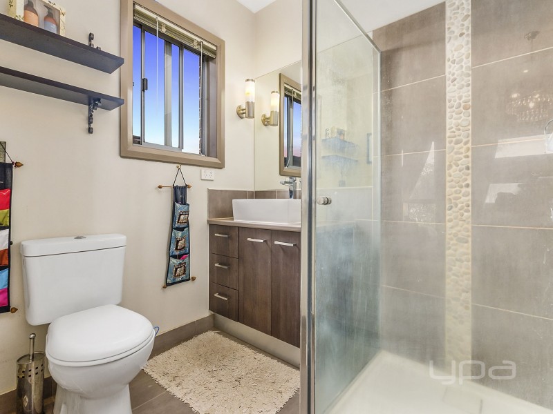 18 Pittos Avenue, Brookfield VIC 3338