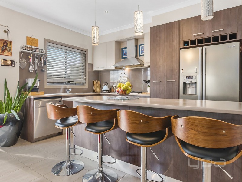 18 Pittos Avenue, Brookfield VIC 3338