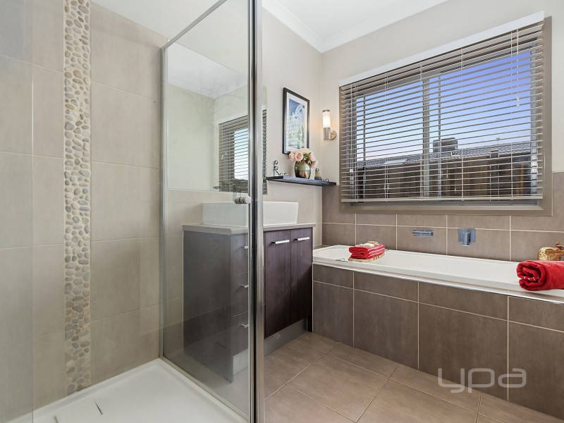 18 Pittos Avenue, Brookfield VIC 3338