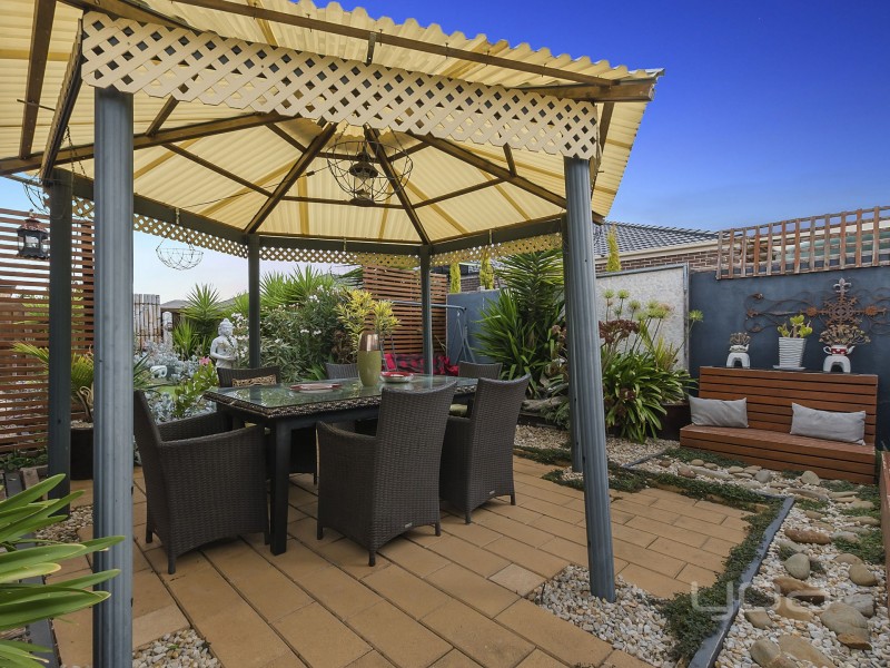 18 Pittos Avenue, Brookfield VIC 3338