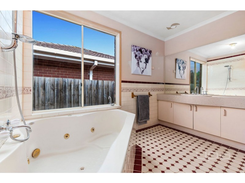 43 Lagarna Drive, Kurunjang VIC 3337