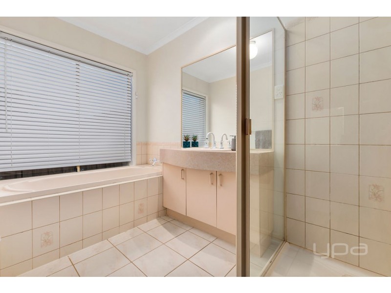 43 Lagarna Drive, Kurunjang VIC 3337