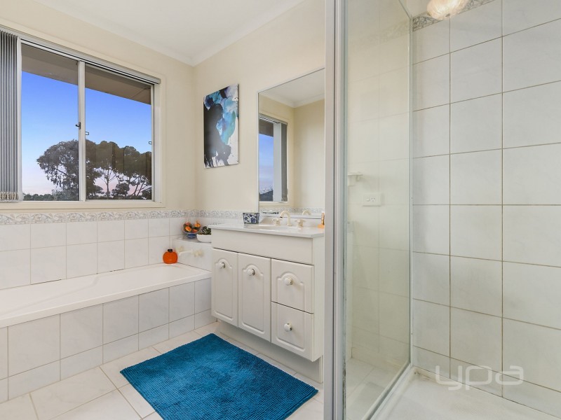 12  McIvor Court, Melton West VIC 3337