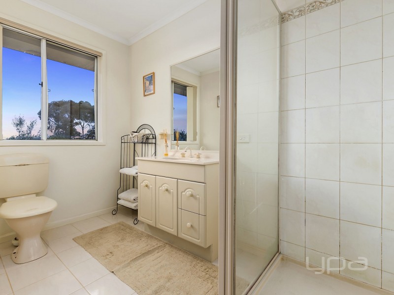 12  McIvor Court, Melton West VIC 3337