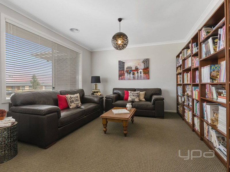 15 Eden Crescent, Hopetoun Park VIC 3340