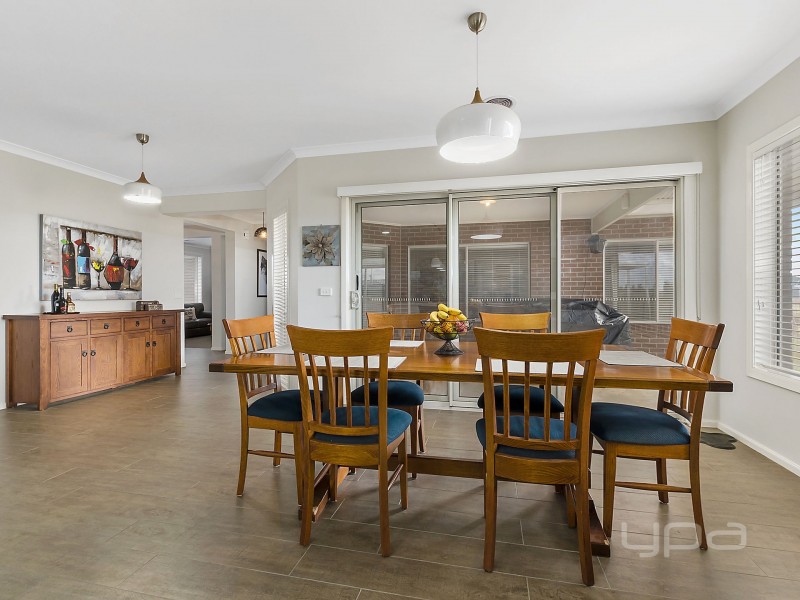 15 Eden Crescent, Hopetoun Park VIC 3340