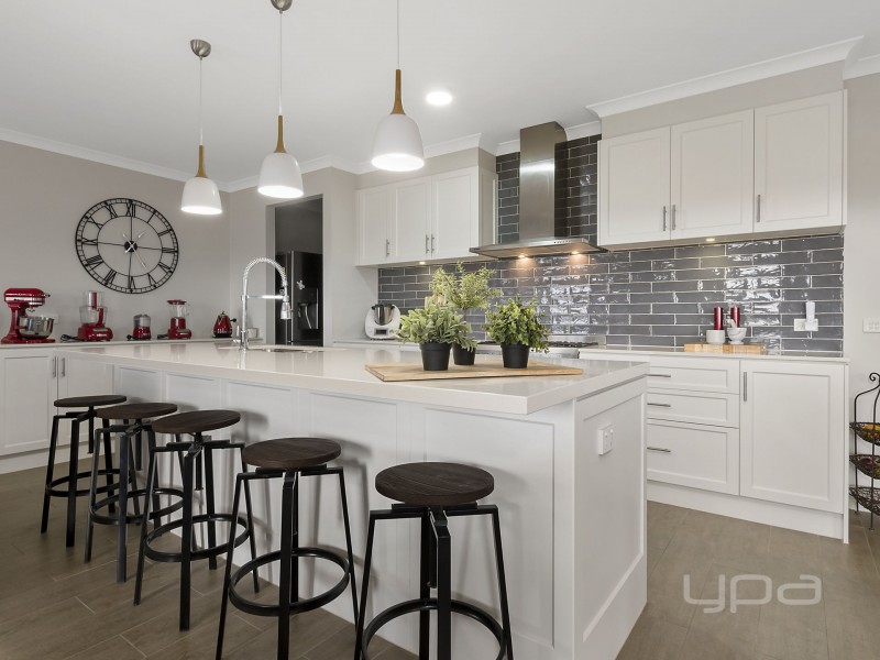 15 Eden Crescent, Hopetoun Park VIC 3340