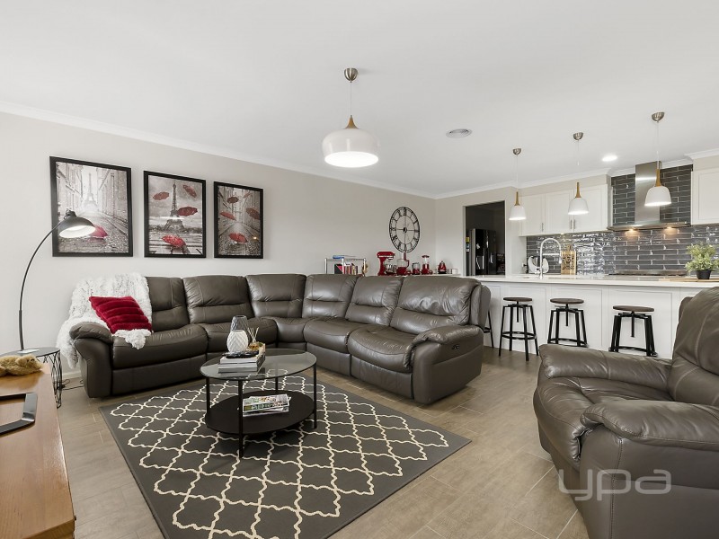 15 Eden Crescent, Hopetoun Park VIC 3340