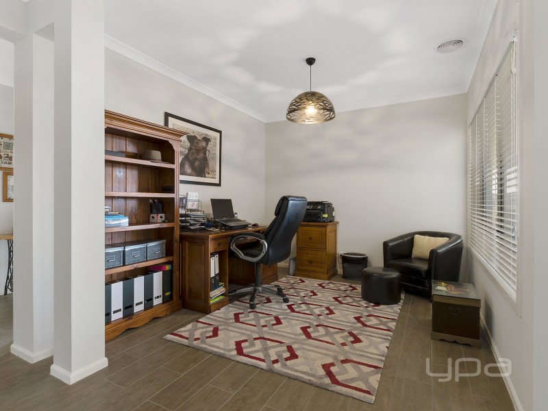 15 Eden Crescent, Hopetoun Park VIC 3340