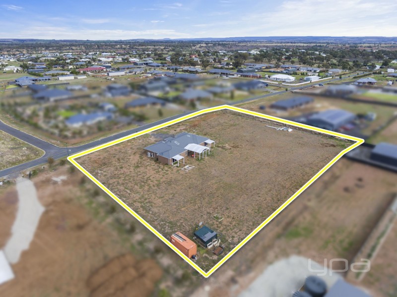 15 Eden Crescent, Hopetoun Park VIC 3340