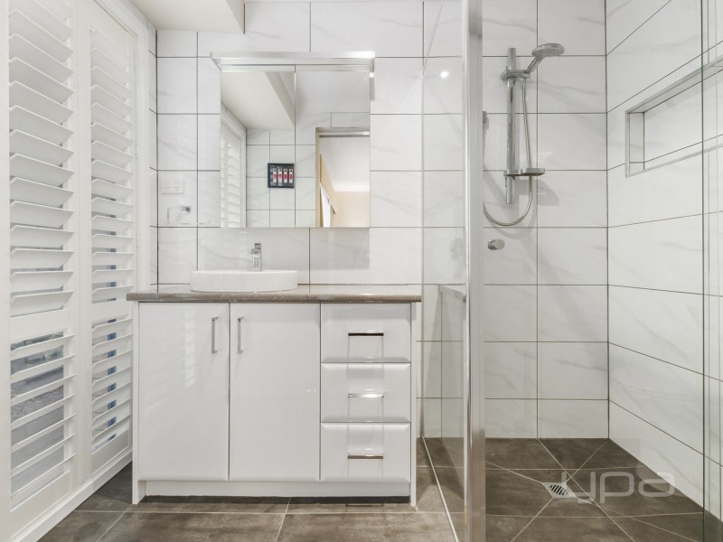 10 Hollydale Court, Melton West VIC 3337