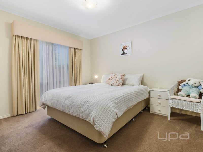 10 Hollydale Court, Melton West VIC 3337