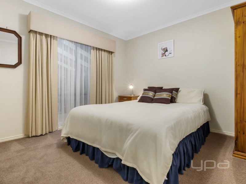 10 Hollydale Court, Melton West VIC 3337