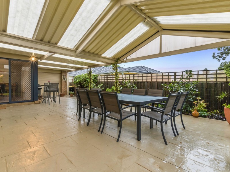 10 Hollydale Court, Melton West VIC 3337