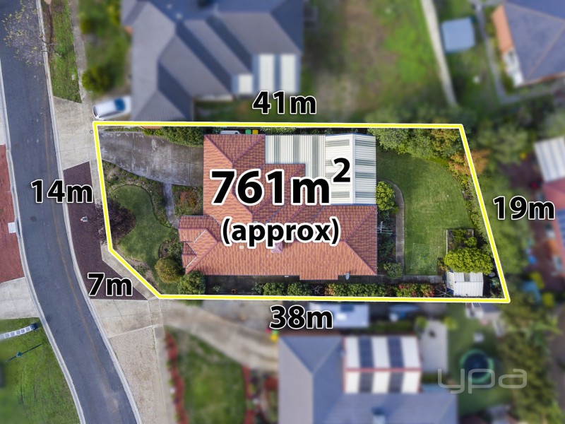 10 Hollydale Court, Melton West VIC 3337