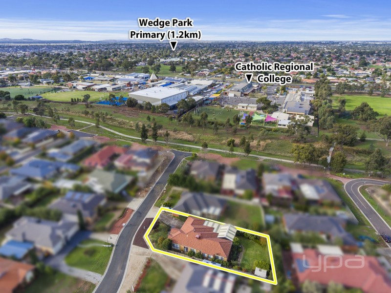 10 Hollydale Court, Melton West VIC 3337