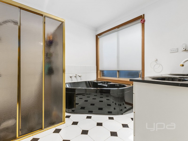 7 Silber Court, Melton West VIC 3337