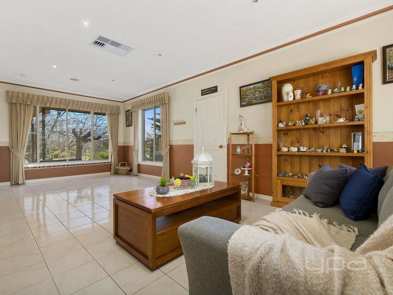 5 Hildegarde Court, Brookfield VIC 3338