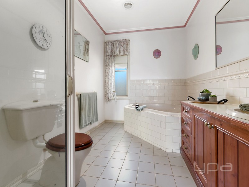 5 Hildegarde Court, Brookfield VIC 3338