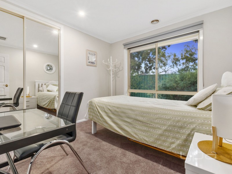 16 Lagarna Drive, Kurunjang VIC 3337