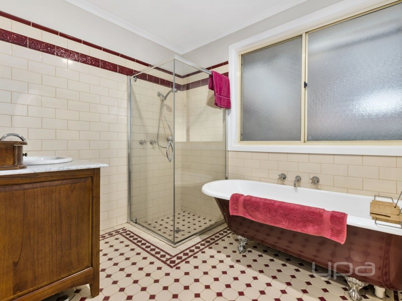 16 Lagarna Drive, Kurunjang VIC 3337